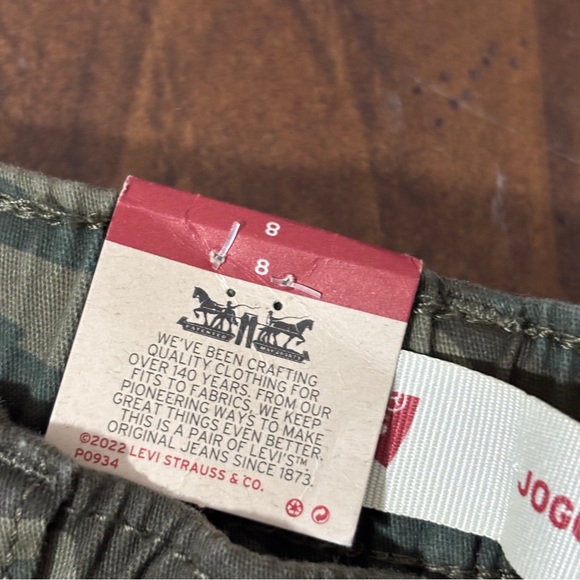 Levi's Youth New Camouflage Twill Joggers/Jeans Green Camo Size 8 - Picture 5 of 10